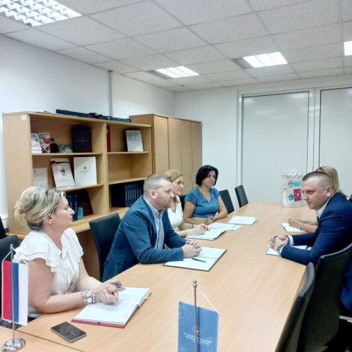 Јачање сарадње између ЈУ Службени гласник Републике Српске и  ЈП Завод за уџбенике и наставна средства
